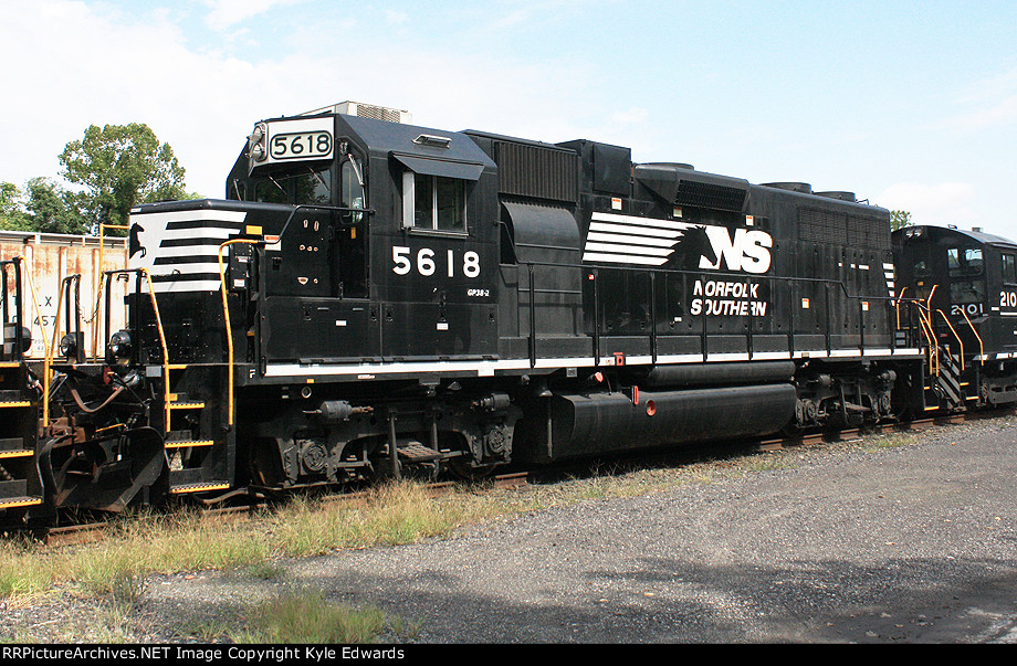 NS GP38-2 #5618